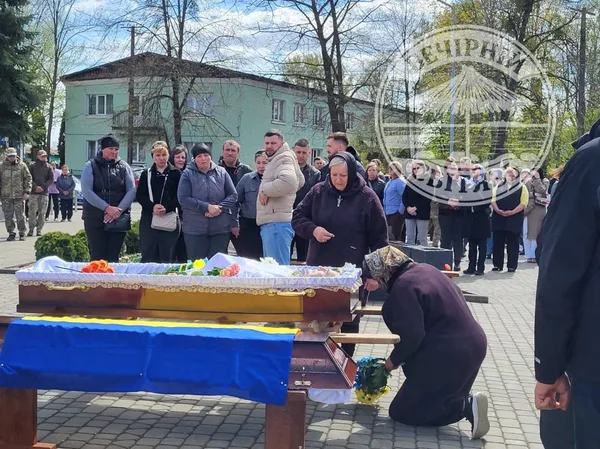 Серце зупинилося у лікарні: на Волині провели в останню путь прикордонника Олександра Ясінського (фото)
