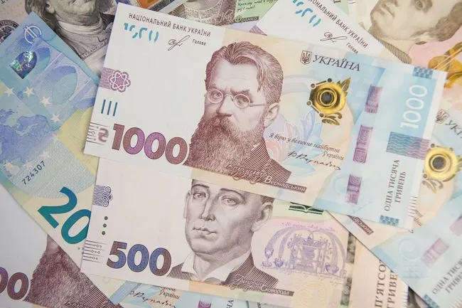 Виплати до Дня Незалежності: хто та які надбавки отримає у серпні
