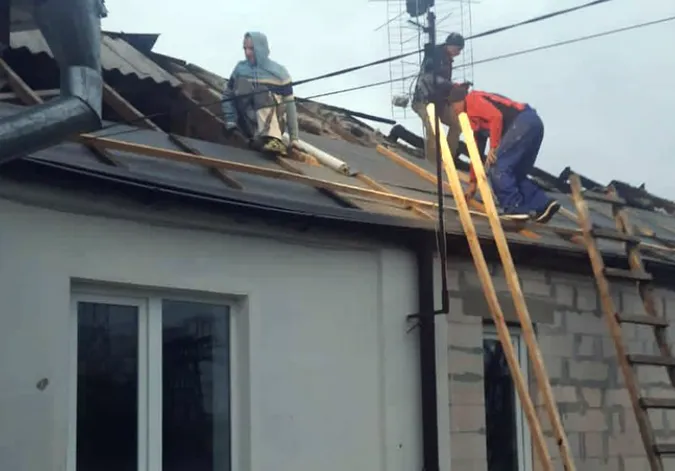 У Луцьку почнуть ремонтувати будинки, які пошкодило після ракетного удару