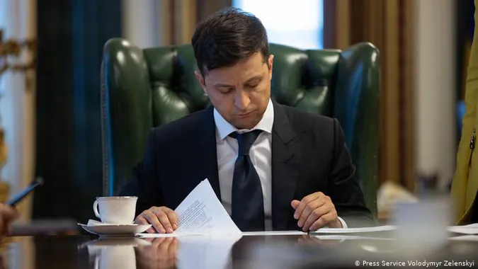 Зеленський підписав скандальний закон про банки
