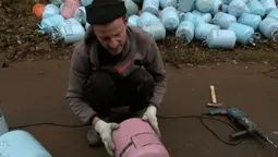 Волонтери з Луцька та Липин за два дні виготовили для захисників пів тисячі буржуйок (відео)