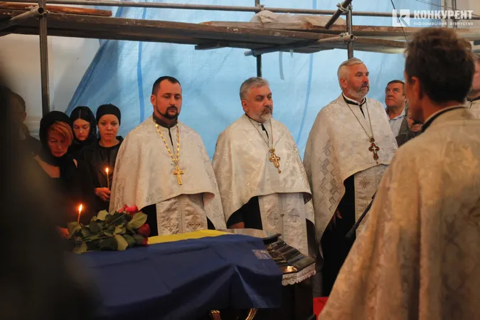 Знову похорон: Луцьк попрощався із загиблим захисником Віталієм Степанишеним (фото, відео)