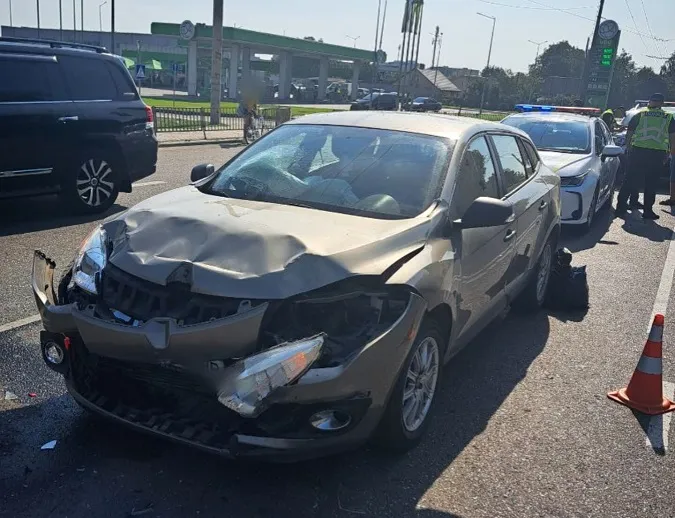 Хотів втекти з місця ДТП: у Луцьку п'яний на Renault влупився у Volvo