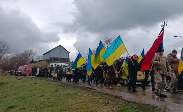 У Луцькому районі провели в Останню дорогу розвідника Романа Мигдаля
