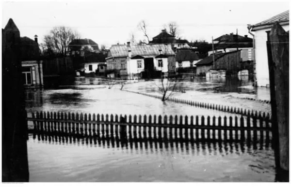 Місто у воді: показали повінь в Луцьку майже 90 років тому (фото)