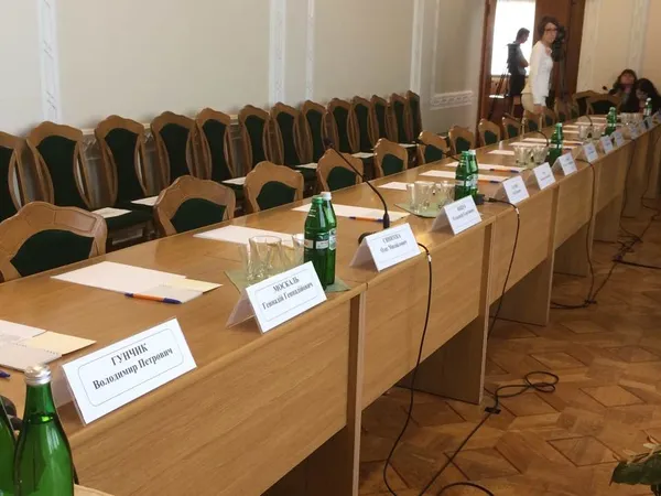 В очікуванні Президента: Волинську ОДА посилено охороняють (фото)