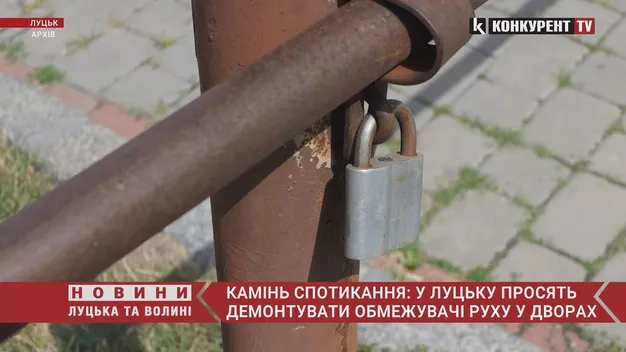 Обмежувачі руху у дворах: депутат закликає прописати єдині правила для всіх (відео)