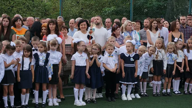 Як відзначили перший дзвоник у Луцькому ліцеї №9 (фото)