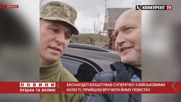 Екснардеп влаштував суперечку з військовими, коли до нього прийшли з повісткою (відео)