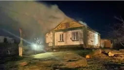 Замикання електромережі: в селі на Волині годину гасили пожежу в будинку (фото)