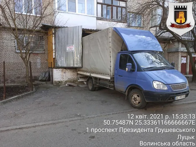 Молоді і Грушевського: в Луцьку оштрафували паркохамів (фото)