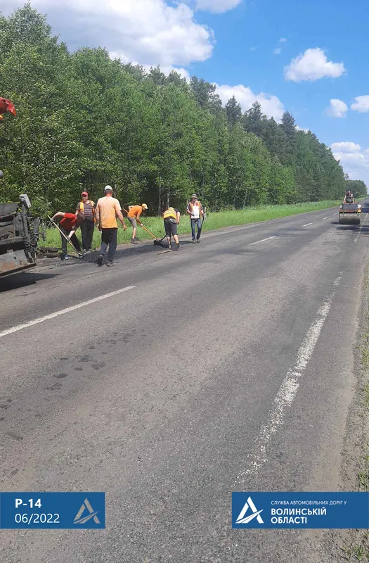 На Волині ремонтують дорогу між двома колишніми райцентрами (фото, відео)