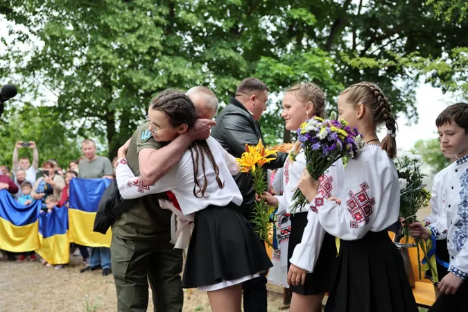Нарешті додому: у Ківерцівській громаді зустріли звільненого Героя Миколу Касюрака (фото)