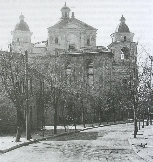 Дзвіниця без даху. Фото 1969 року Богдана Колоска