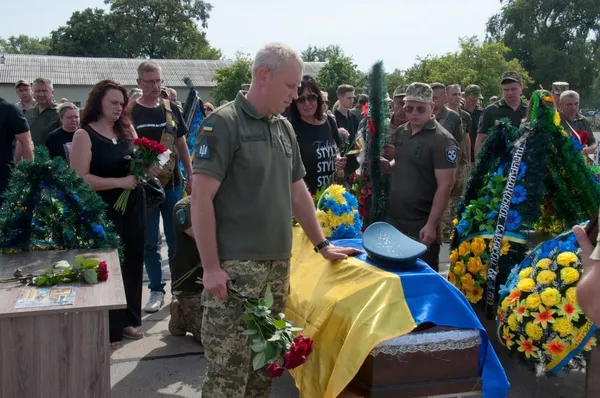Попрощалися з пілотами винищувальної авіації, які загинули в авіакатастрофі на Житомирщині (фото)
