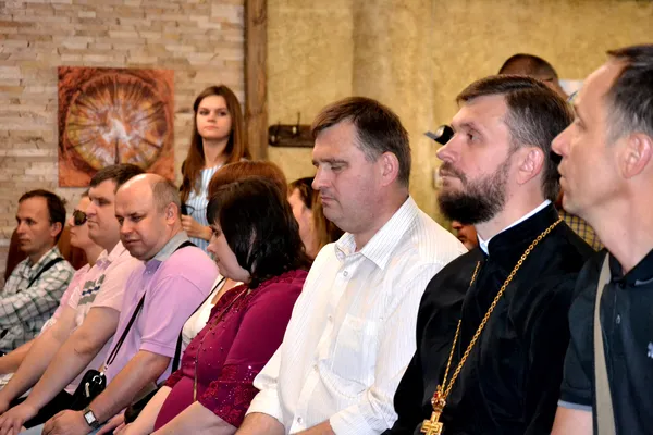 У Луцьку презентували книгу рецептів для незрячих від відомої телеведучої (фото)