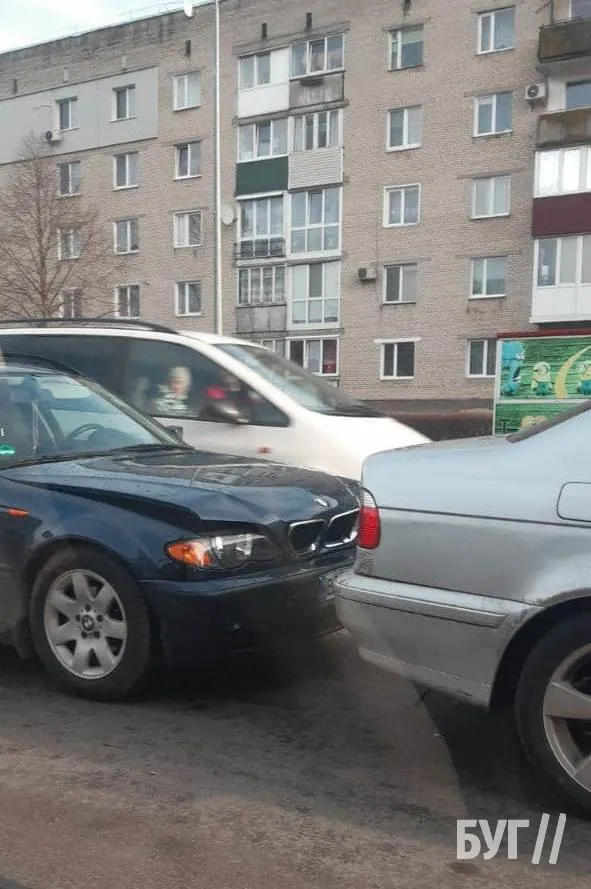 У Володимирі дві «бехи» не поділили дорогу (фото)