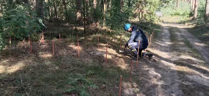 Волинські сапери очищують деокуповані землі від мін та снарядів (фото)