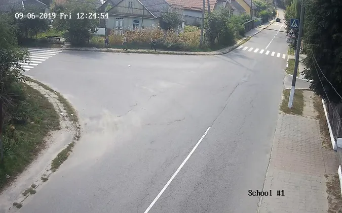 У Рожищі біля школи встановили відеокамеру