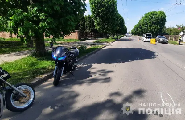 У Луцьку мотоцикліст збив велосипедиста – той у реанімації (фото)