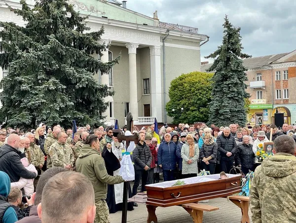 У Нововолинську попрощались з двома Героями (фото)