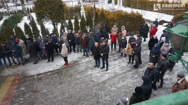 Прожив гідне життя: як Луцьк попрощався з митцем Миколою Голованем (фото, відео)