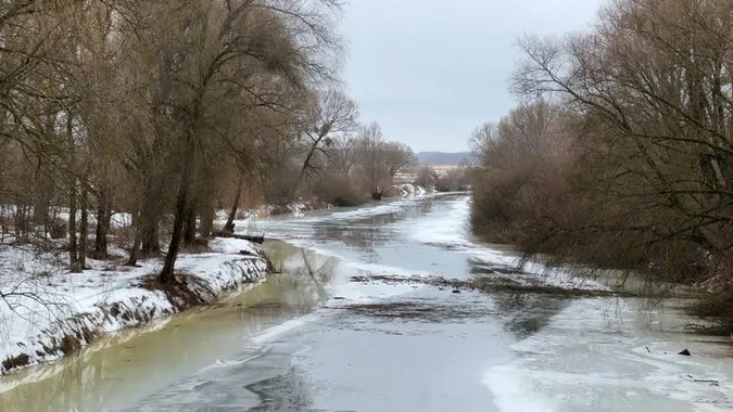 «Такої води не було п'ять років»: на Маневиччині почалась повінь (фото, відео)
