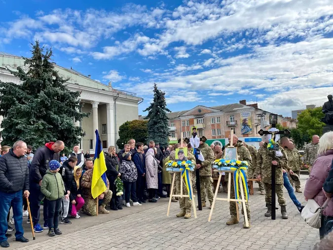 Загинули в один день: волиняни провели в останню дорогу Івана Вознюка та Андрія Вовка (фото)