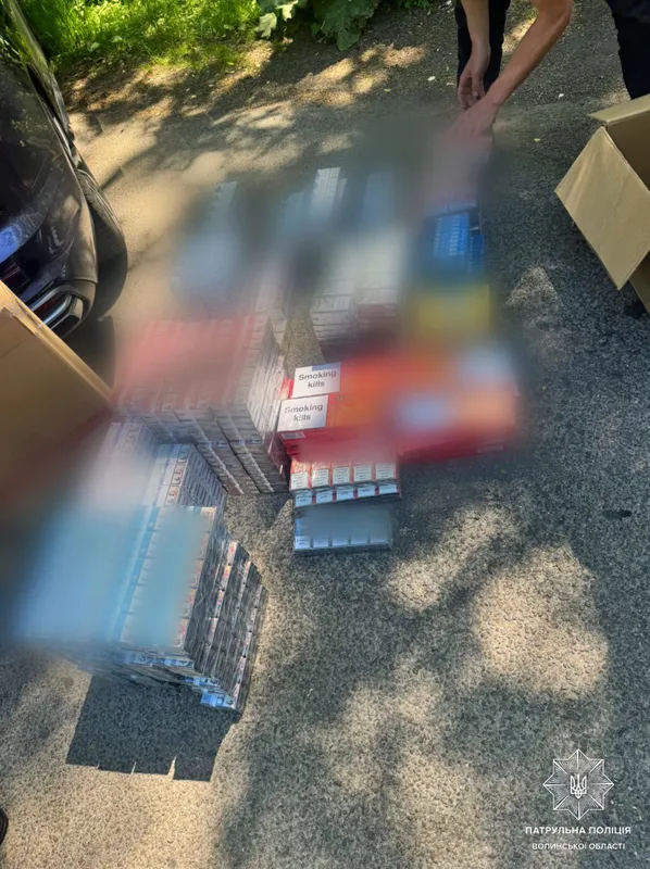 У 19-річного водія під Луцьком знайшли бутлі зі спиртом і «ліві» сигарети (фото)