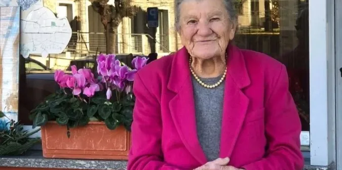 Майже 70 років працює без вихідних: який вигляд має найстарша бариста в Італії (фото)