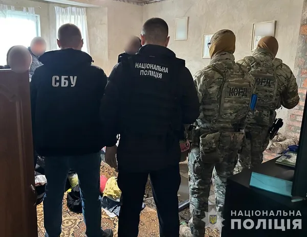 У Луцьку викрили ділків, які торгували фальшивими документами для ухилення від мобілізації (фото, відео)