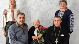 Вчителька, мама і прабабуся: на Волині довгожителька відзначила 95-річчя (фото)