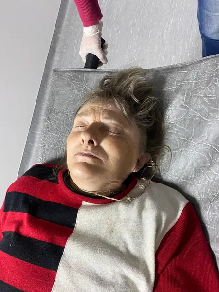 У Нововолинську в ліфті знайшли непритомну жінку – просять допомогти опізнати (фото)