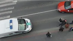 У центрі Луцька бус інкасаторів збив дитину на переході (фото, відео)