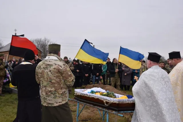 Отримав смертельну рану у Бахмуті: на Волині попрощалися зі ще одним воїном (фото)