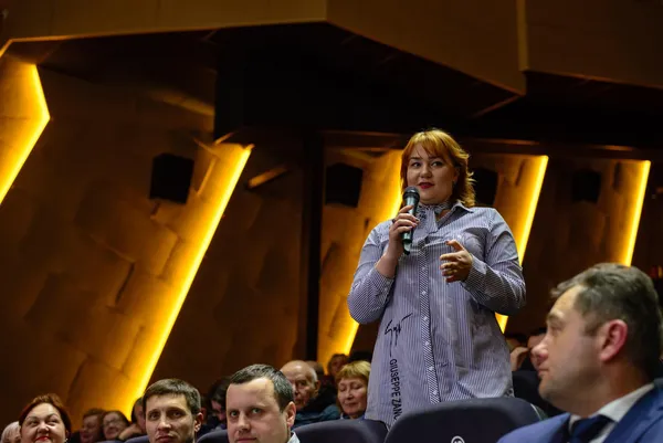 Що запитували в Андрія Покровського на відкритій зустрічі у Луцьку (фото)