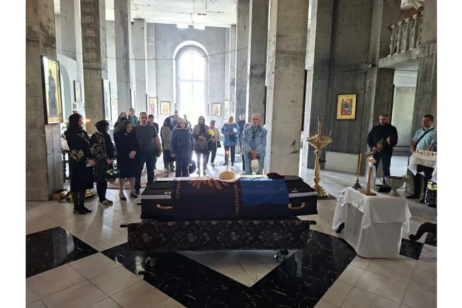 У Луцьку попрощалися із загиблим захисником Андрієм Поліщуком (фото)