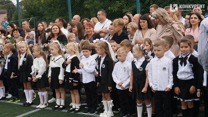 1 вересня у луцькій школі №9: як це було (фоторепортаж)