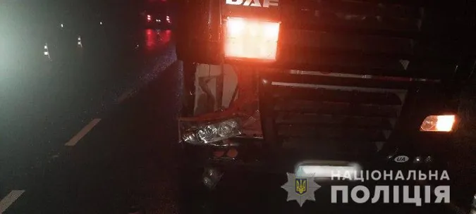 Біля Луцька вантажівка збила чоловіка – він помер у лікарні