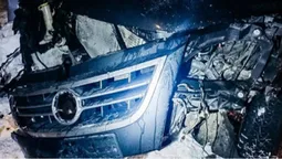 На Волині п'яний на Volkswagen пролетів повз патрульних та зніс дорожній ліхтар (фото)