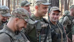 Комбриг волинської ТрО вручив бійцям і бійчиням нагороди (фото)