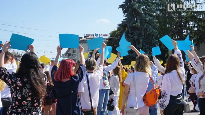 Лучани у День міста тілами склали карту України (фото)