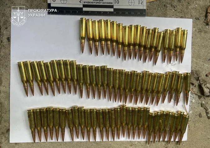 Амфетамін, два АК і Glock: на дачі під Луцьком ділки влаштували нарколабораторію