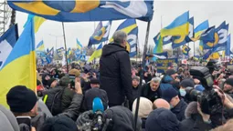 В аеропорту в Порошенка забрали паспорт і не пускали в Україну (відео)