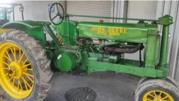 Через «Ягодин» хотіли провезти раритетний трактор John Deere 1938 року (фото)