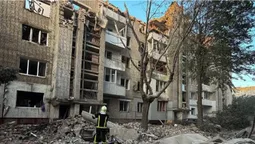 Ракети влучили у житлові будинки у Львові – є постраждалі, під завалами шукають людей (фото)