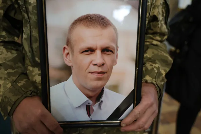 У Луцьку попрощалися одразу з трьома полеглими захисниками (фото)