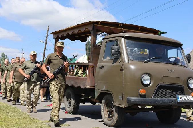 Біль і сльози: на Волині попрощалися з молодим снайпером Вітарієм Шереметою, який загинув на Харківщині