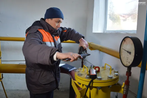Чому він червоніє, або Яка якість газу у Луцьку (фото, відео, експеримент)