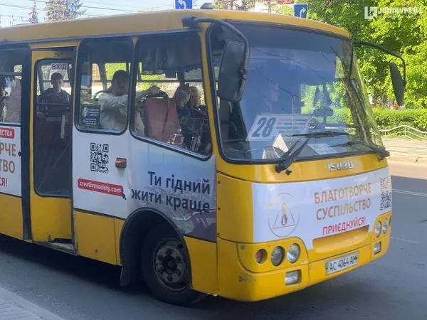 Реклама на маршрутці №28
